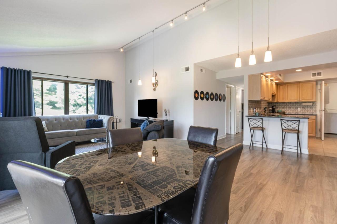 Large, Stunning Elvis Themed Condo,10 Min From Cvg Florence Eksteriør billede