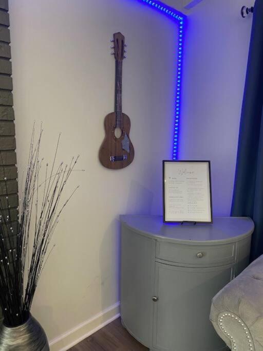 Large, Stunning Elvis Themed Condo,10 Min From Cvg Florence Eksteriør billede