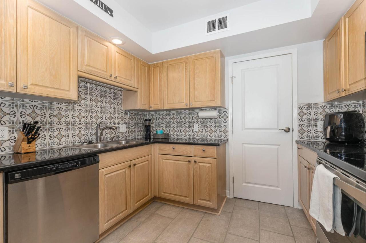 Large, Stunning Elvis Themed Condo,10 Min From Cvg Florence Eksteriør billede