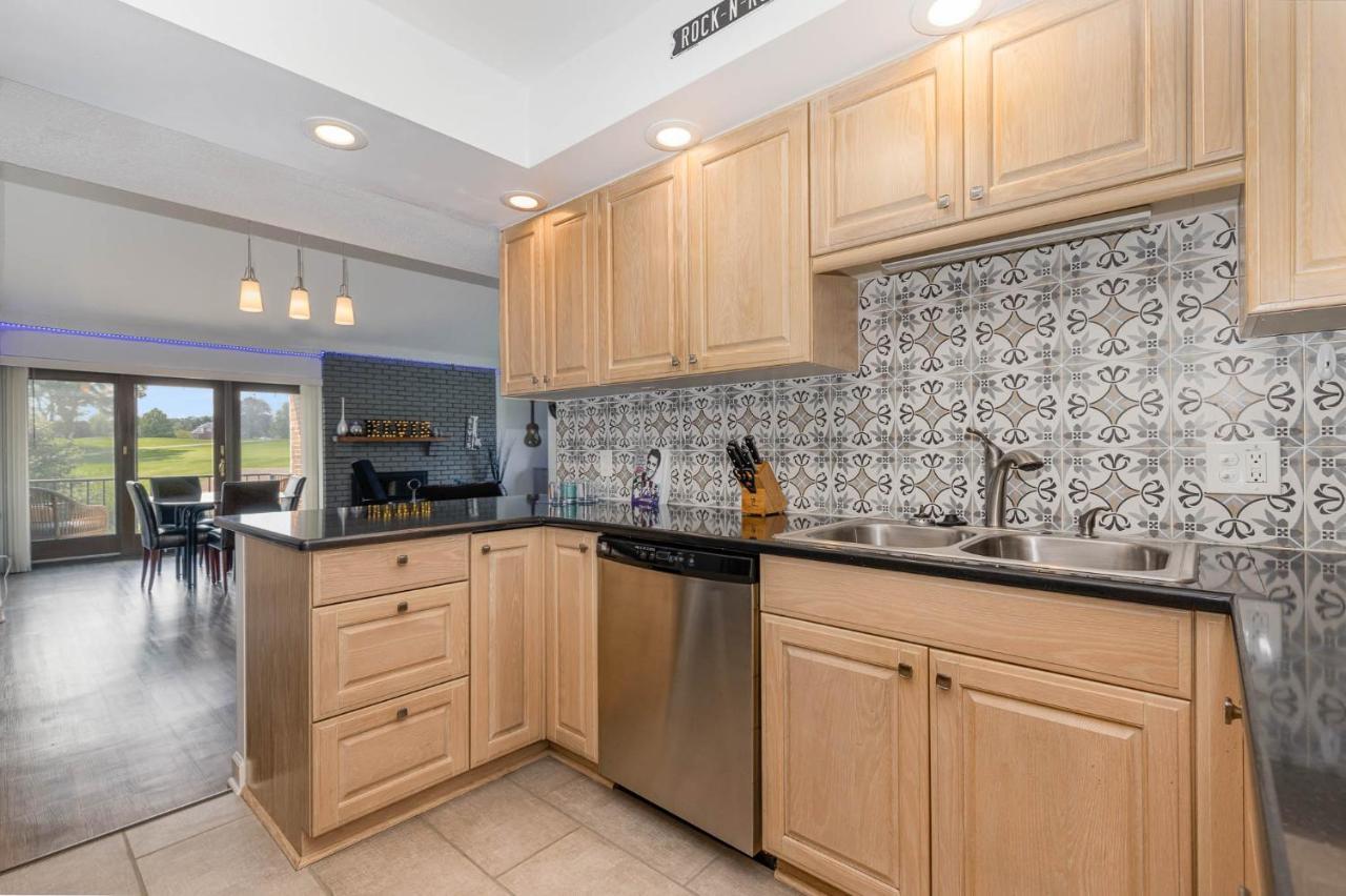 Large, Stunning Elvis Themed Condo,10 Min From Cvg Florence Eksteriør billede