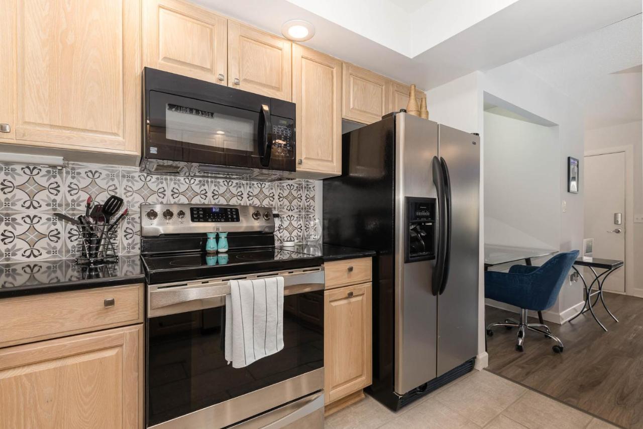 Large, Stunning Elvis Themed Condo,10 Min From Cvg Florence Eksteriør billede